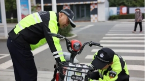 桦甸市公安局深入开展电动自行车上牌宣传活动